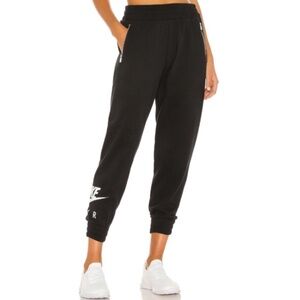 Nike NSW Air Sweat Pant In Black